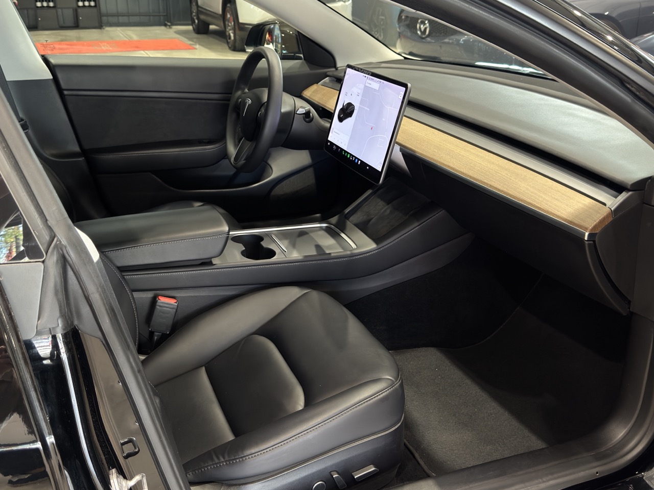 Car image 9