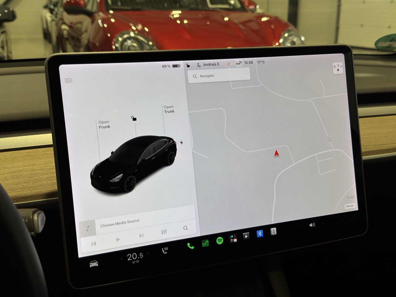 Car image 14