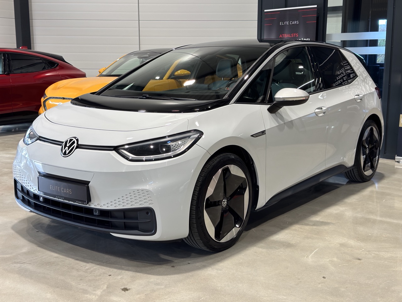 Car image 2