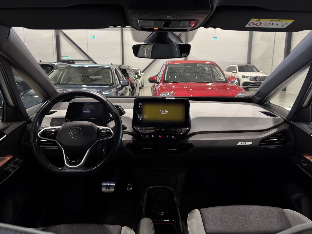 Car image 14