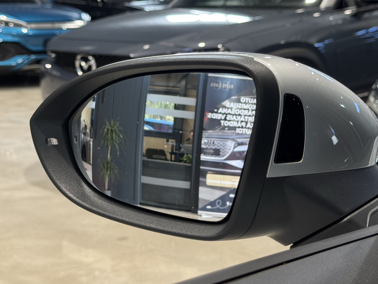 Car image 27