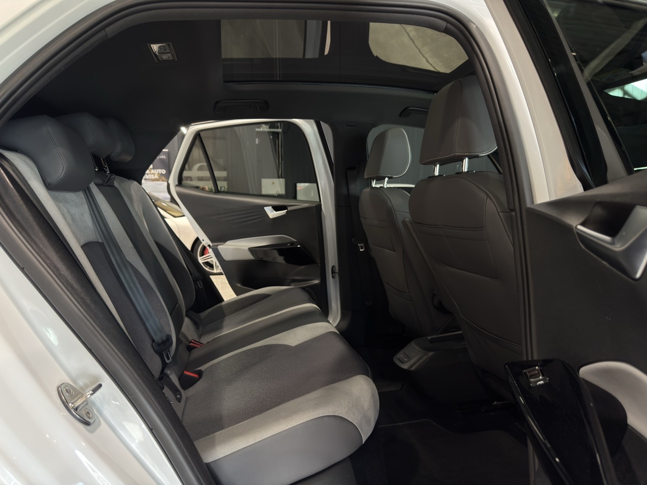 Car image 31