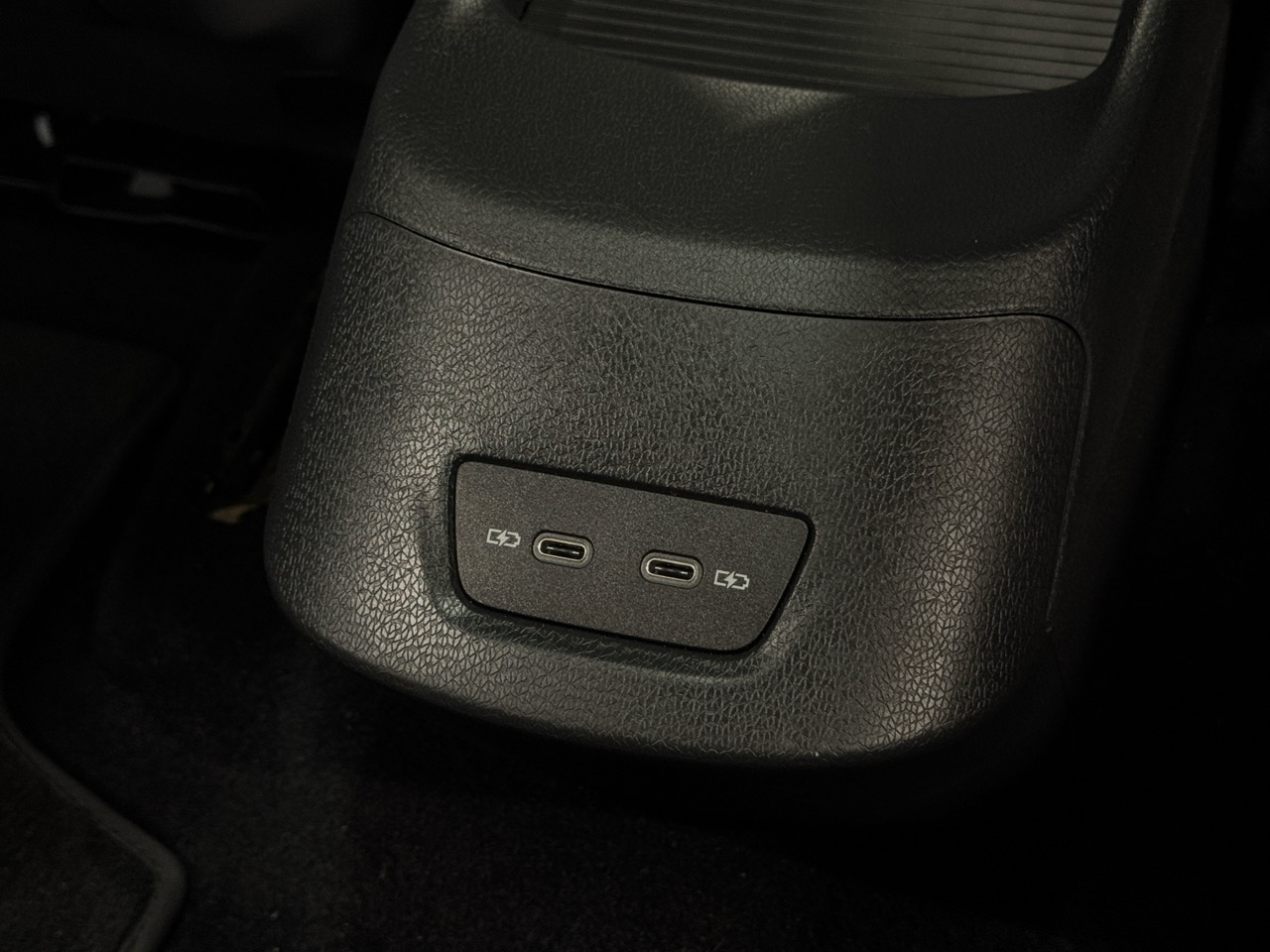 Car image 32