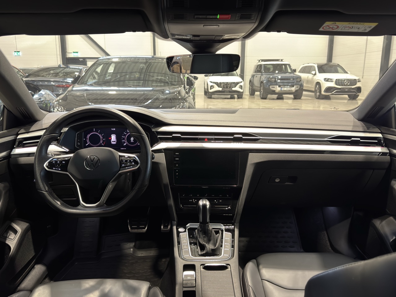 Car image 13