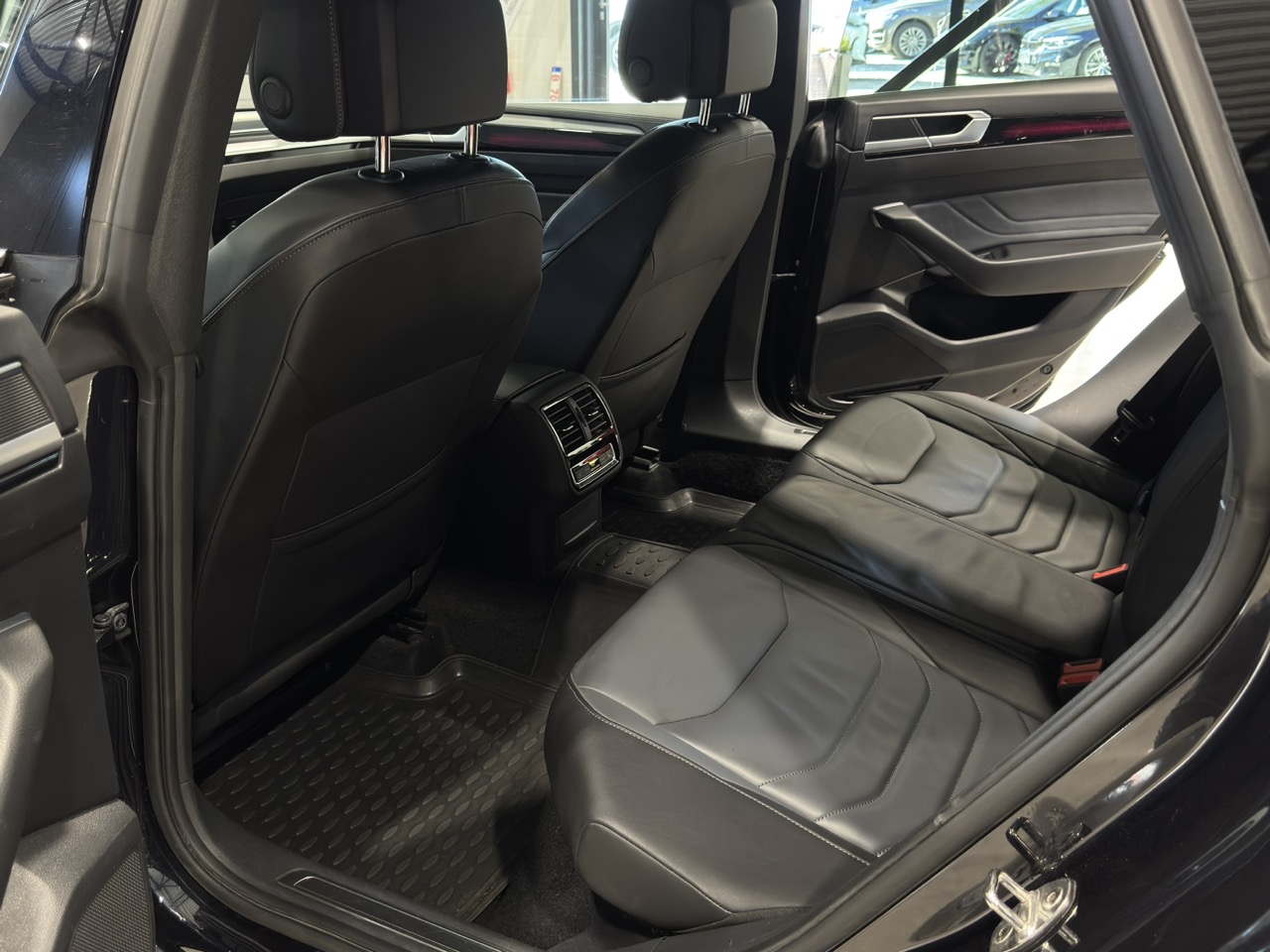 Car image 27