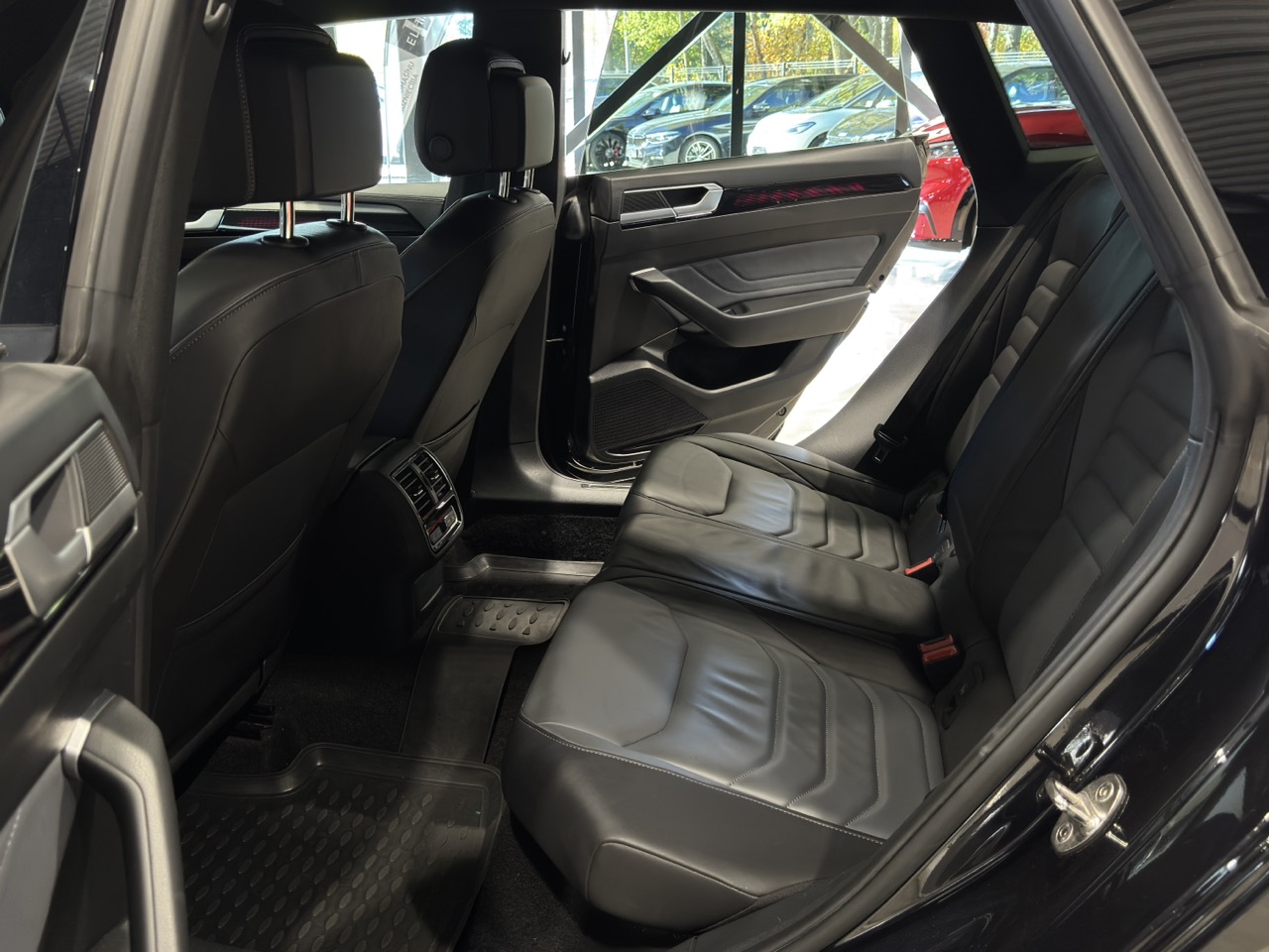 Car image 28