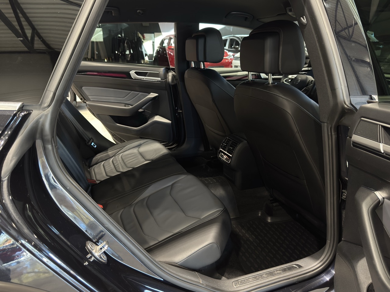 Car image 29