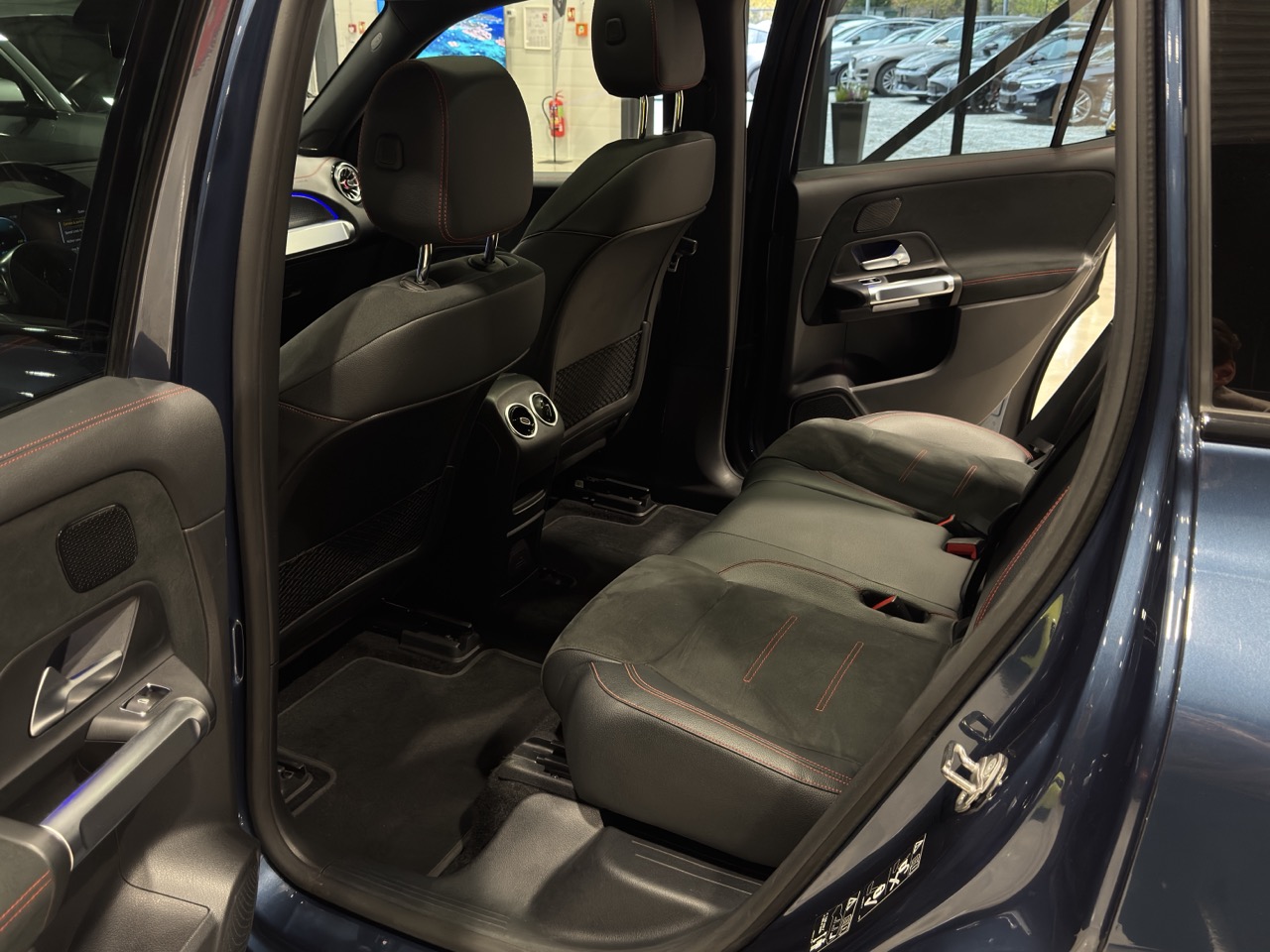 Car image 26