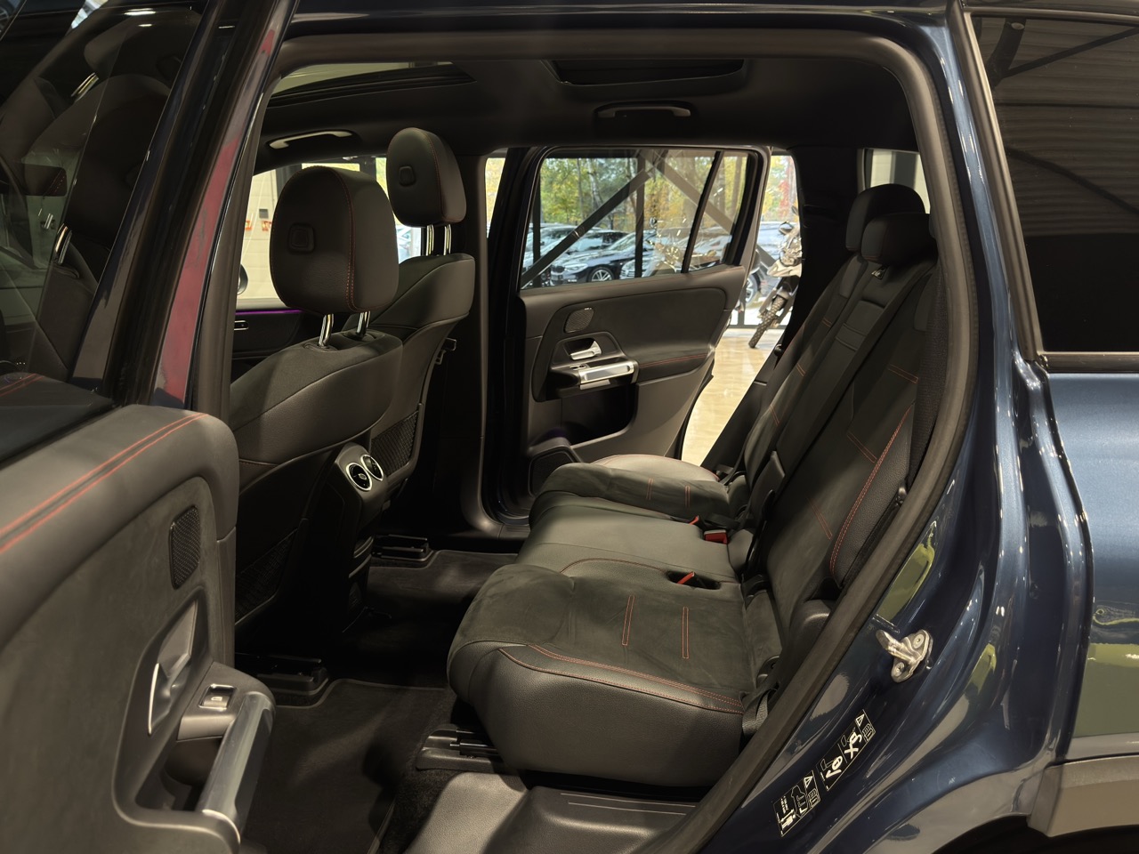 Car image 27