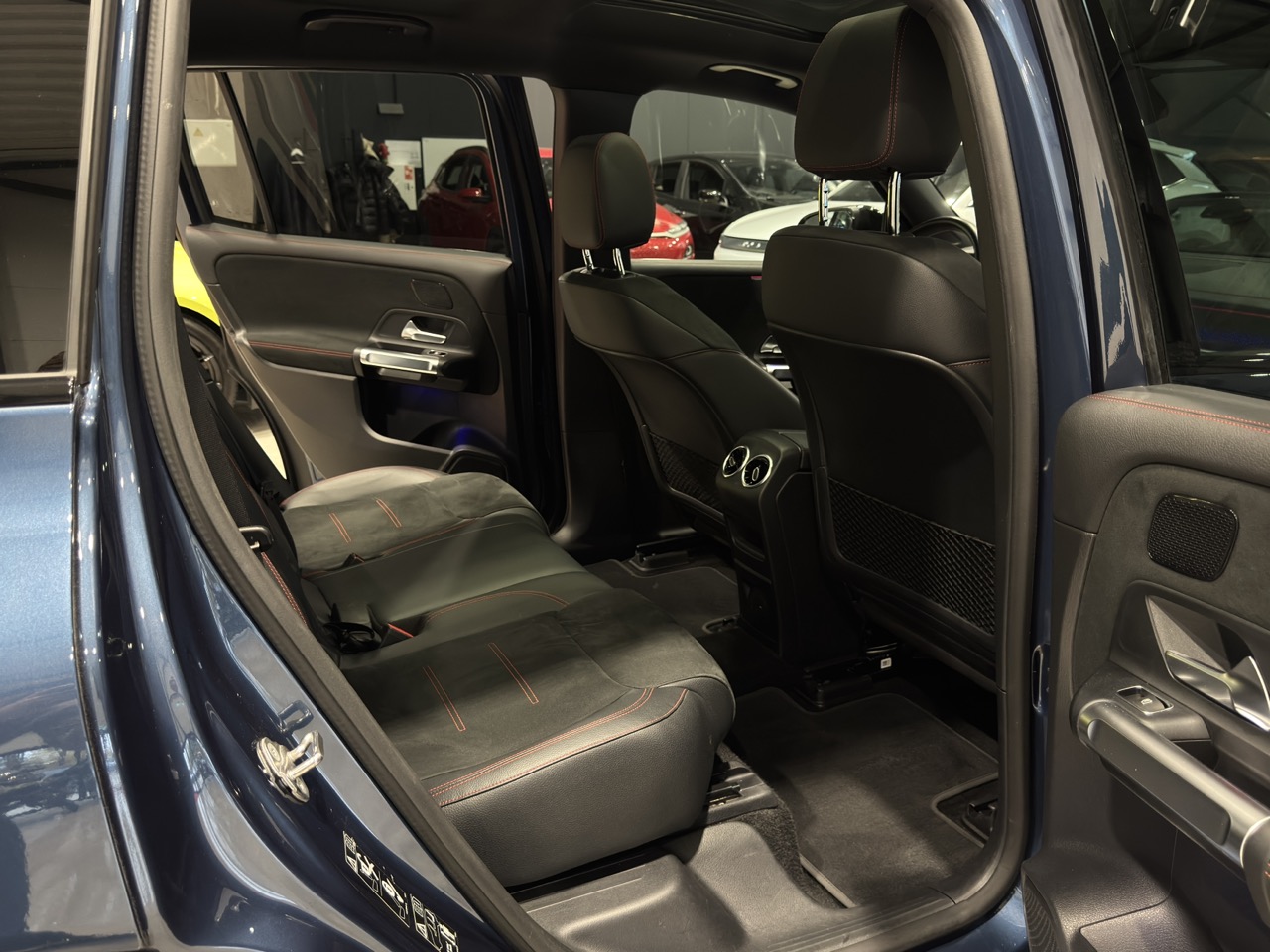 Car image 28