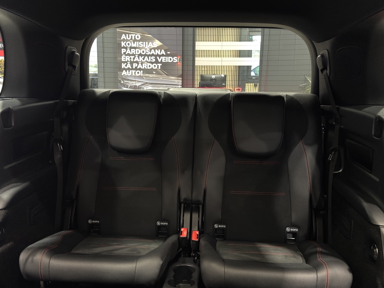Car image 30