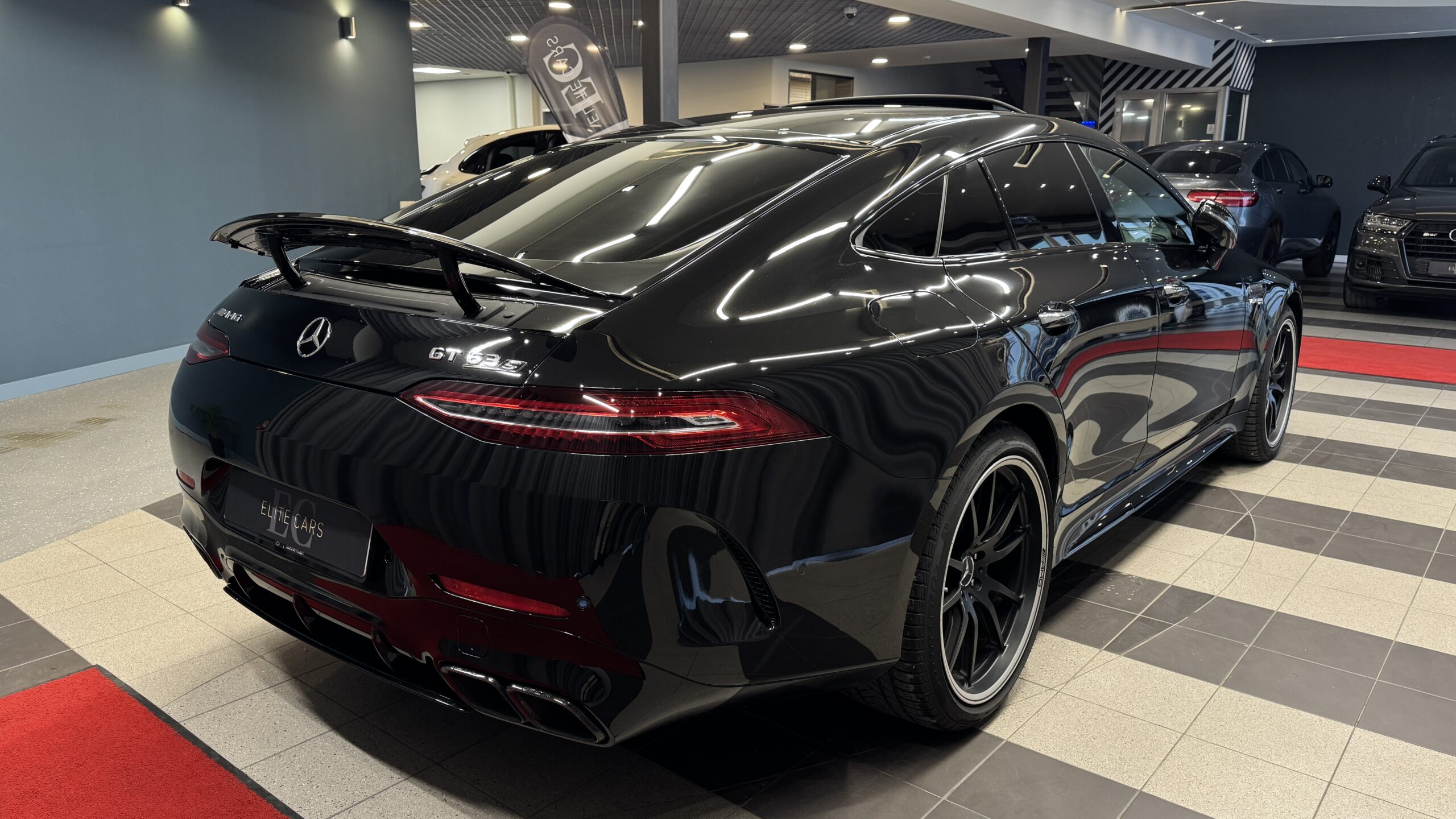 Car image 4