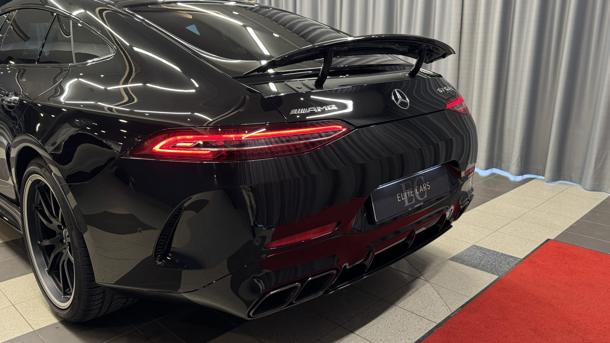 Car image 30