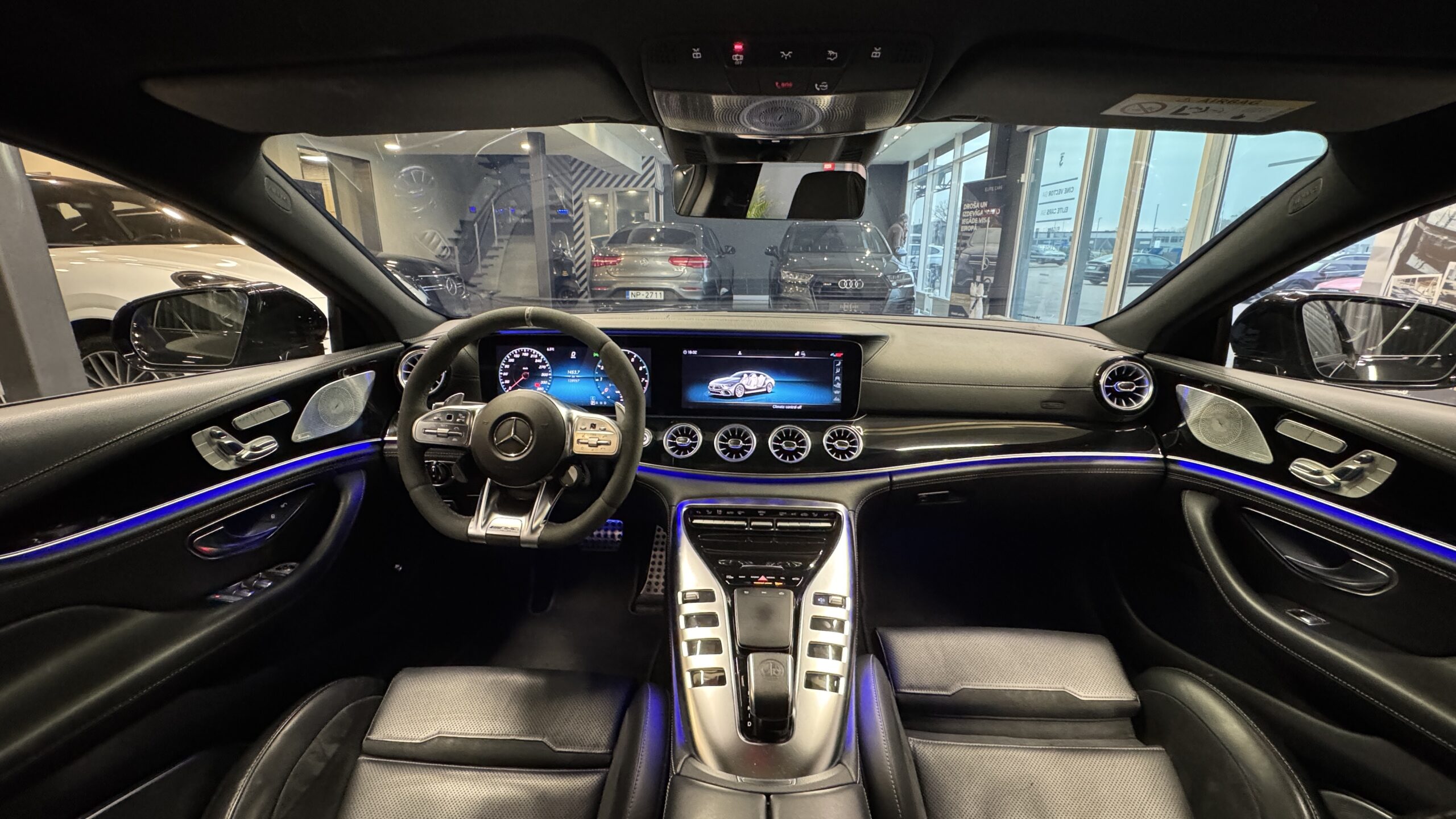 Car image 12