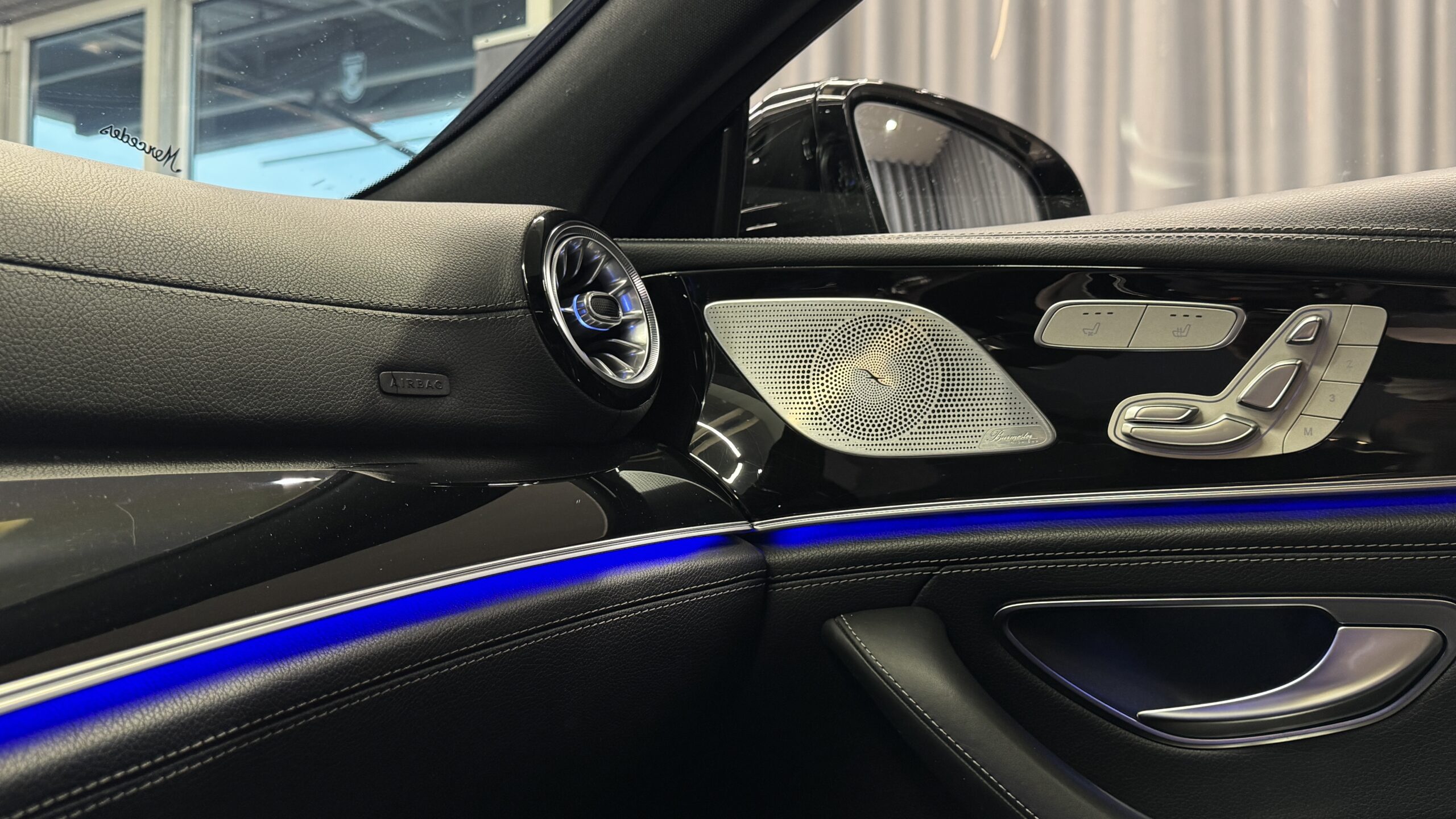 Car image 27