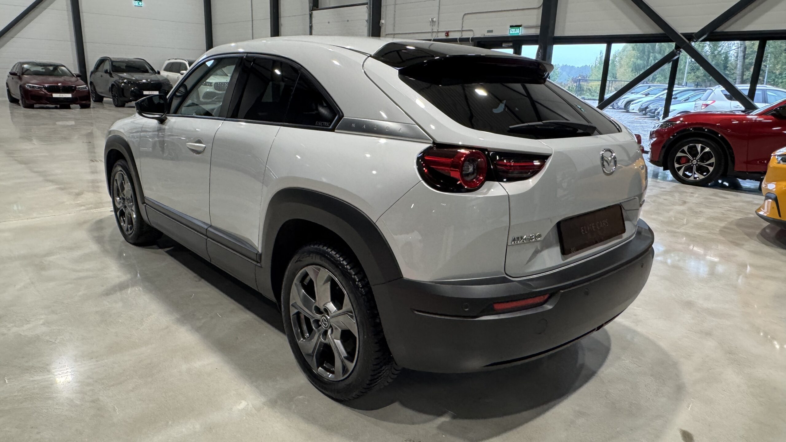 Car image 5