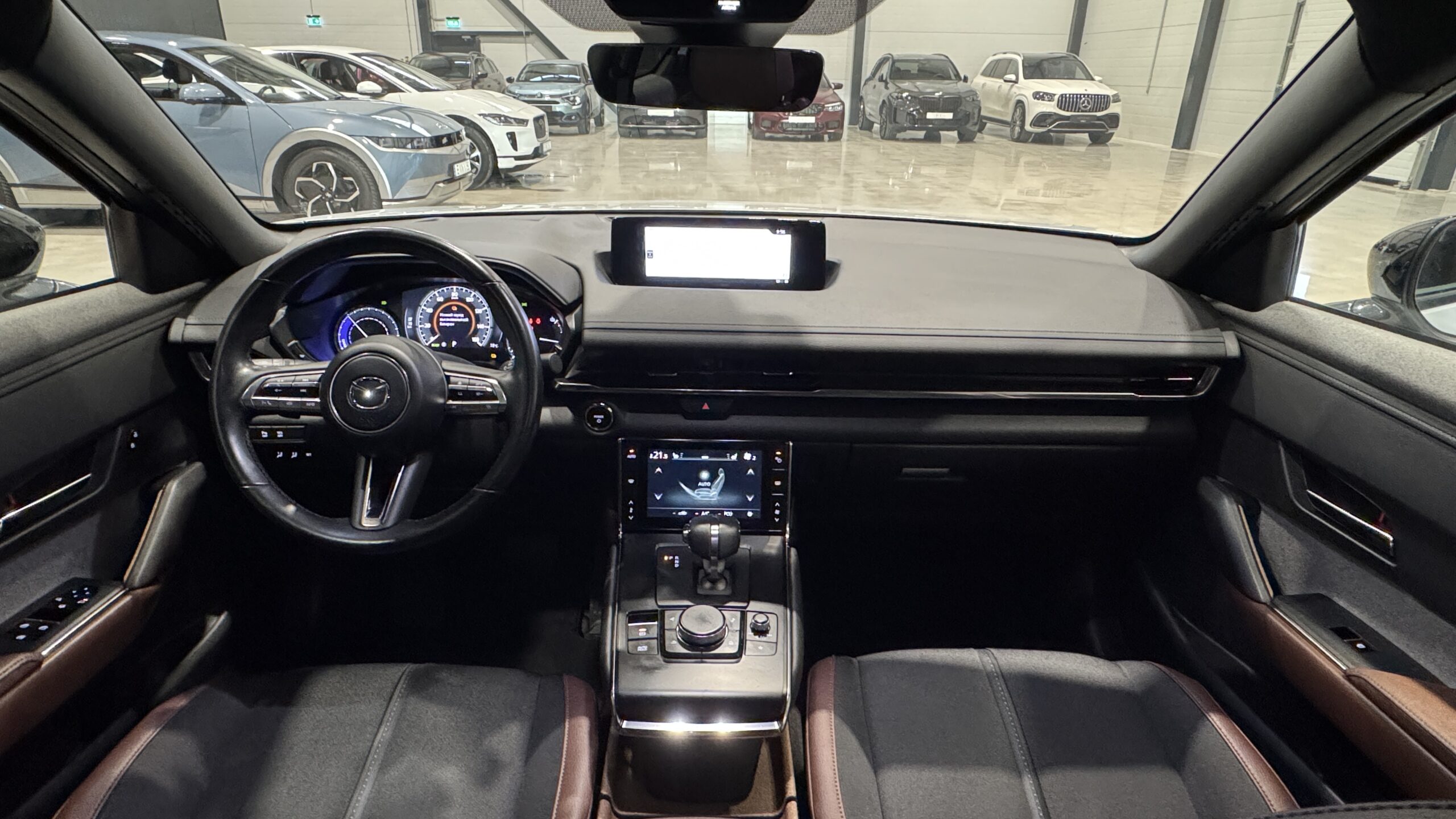 Car image 13