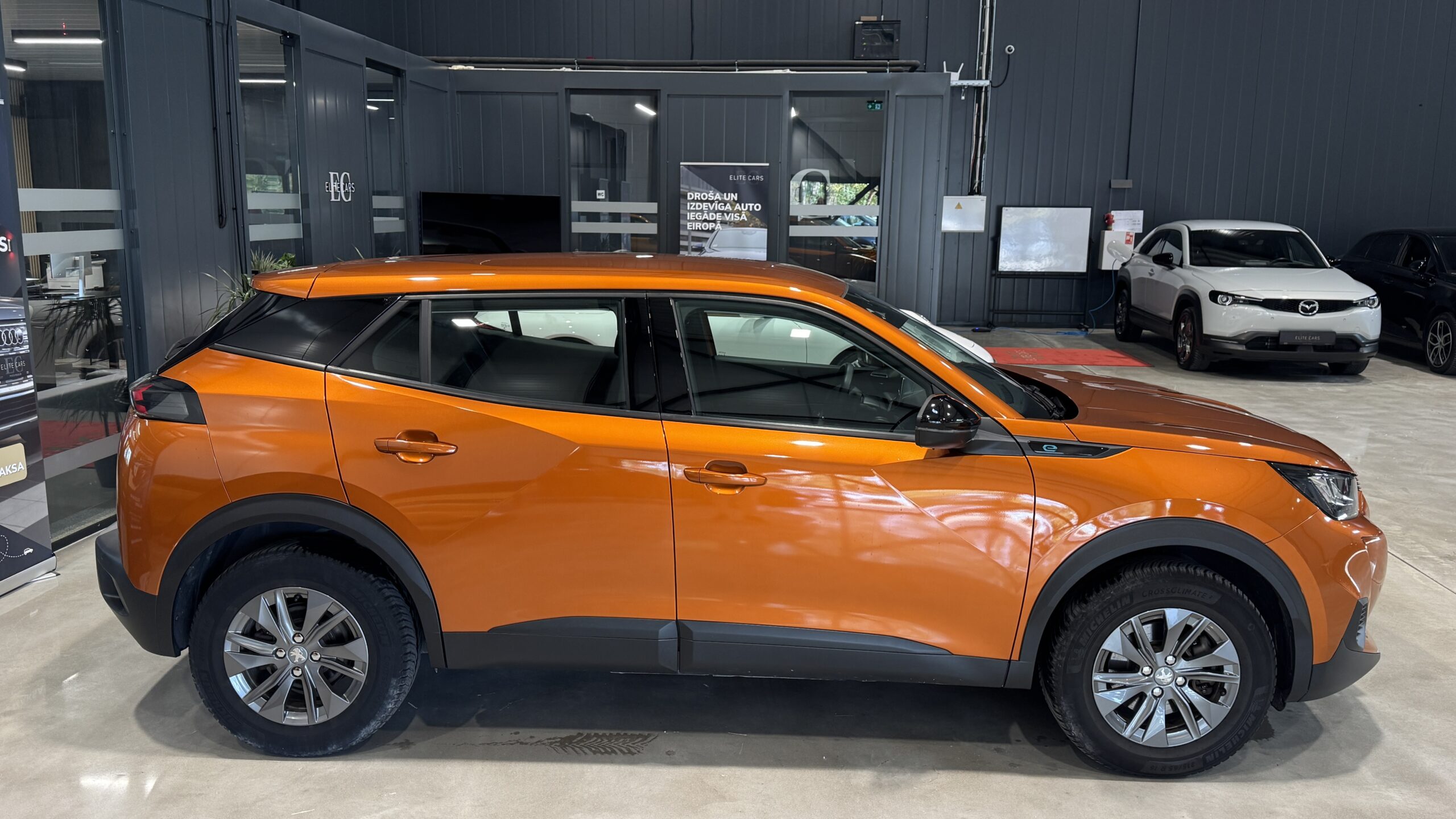 Car image 8