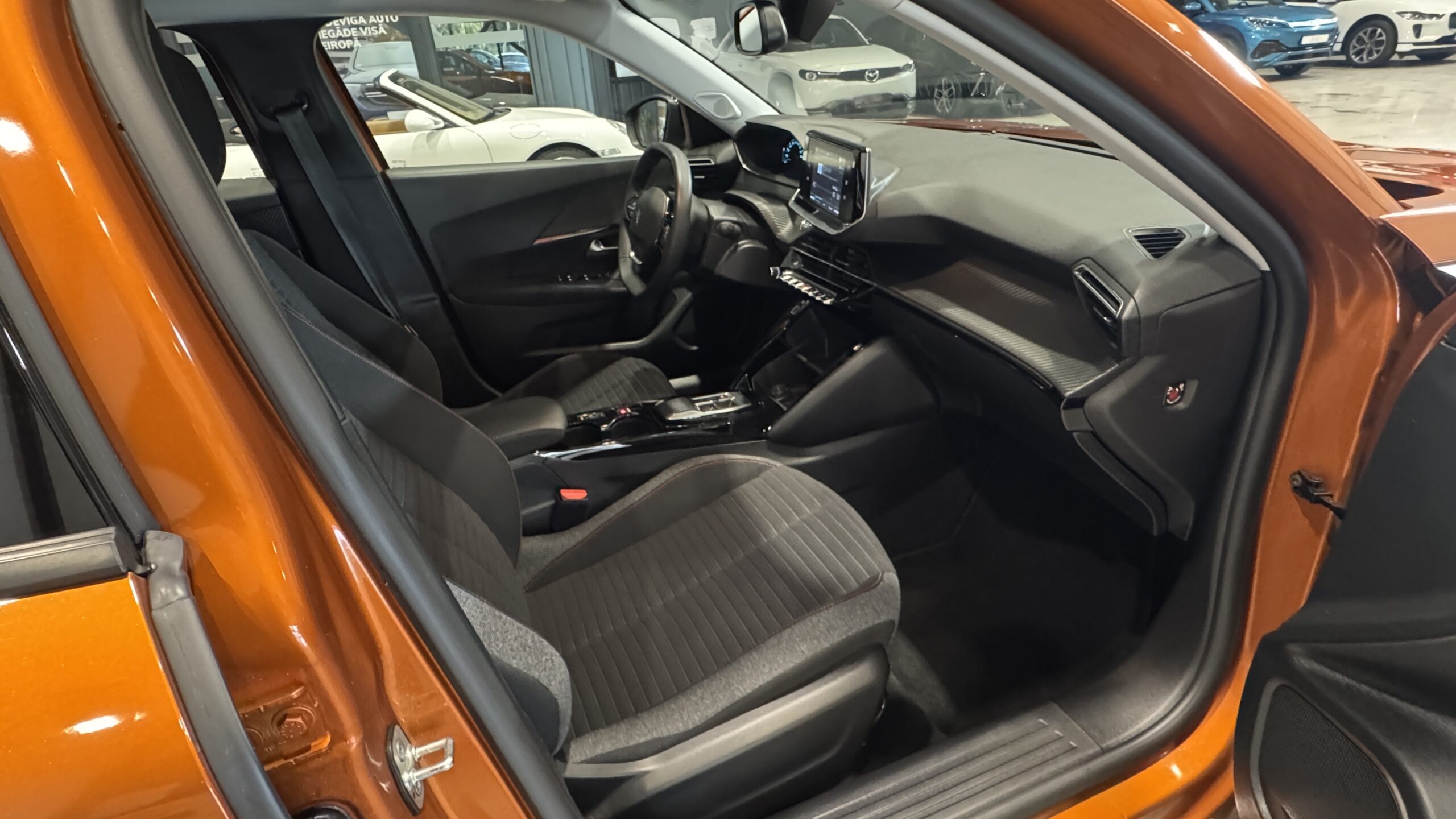 Car image 10