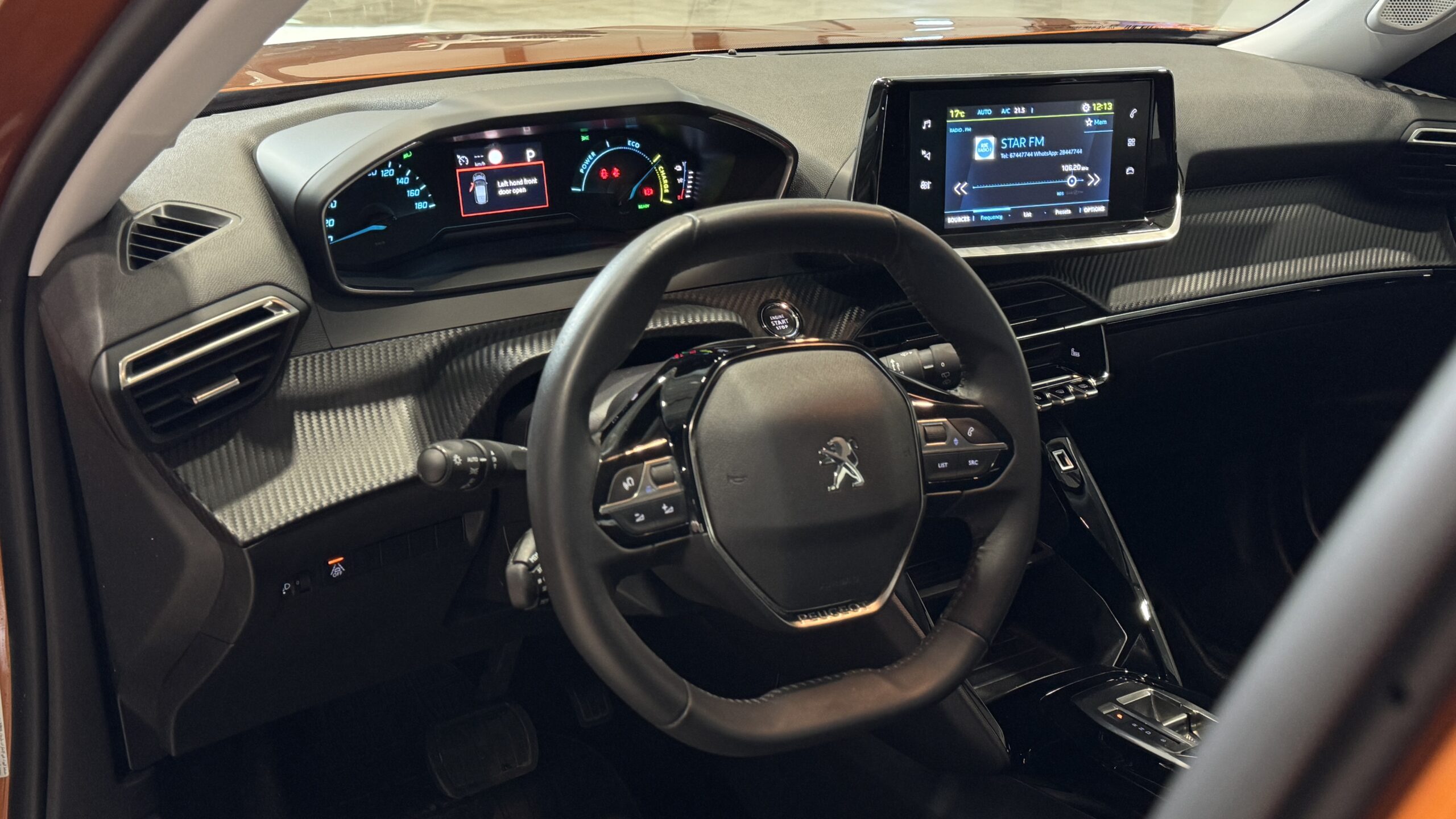 Car image 14
