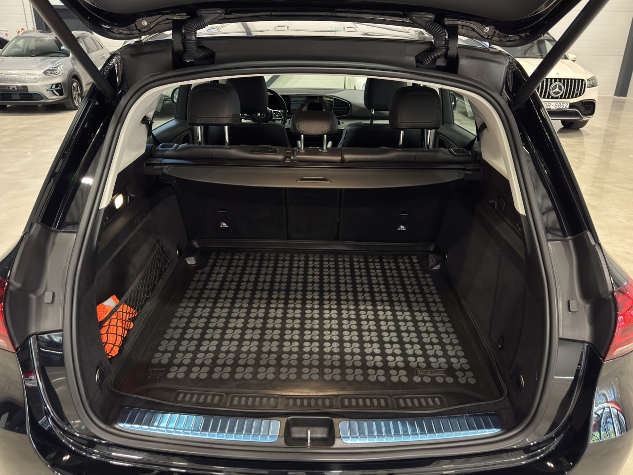 Car image 30