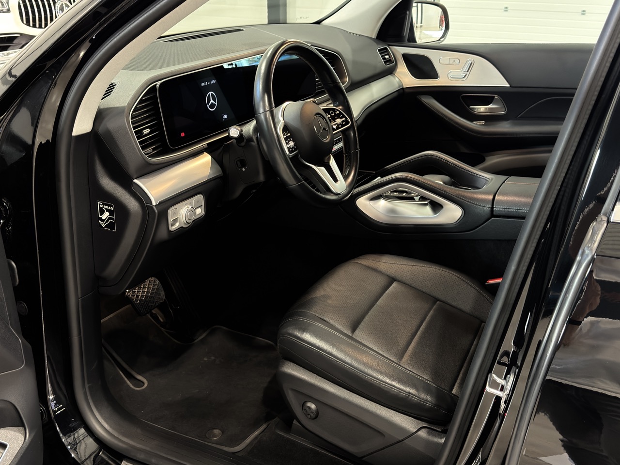 Car image 7