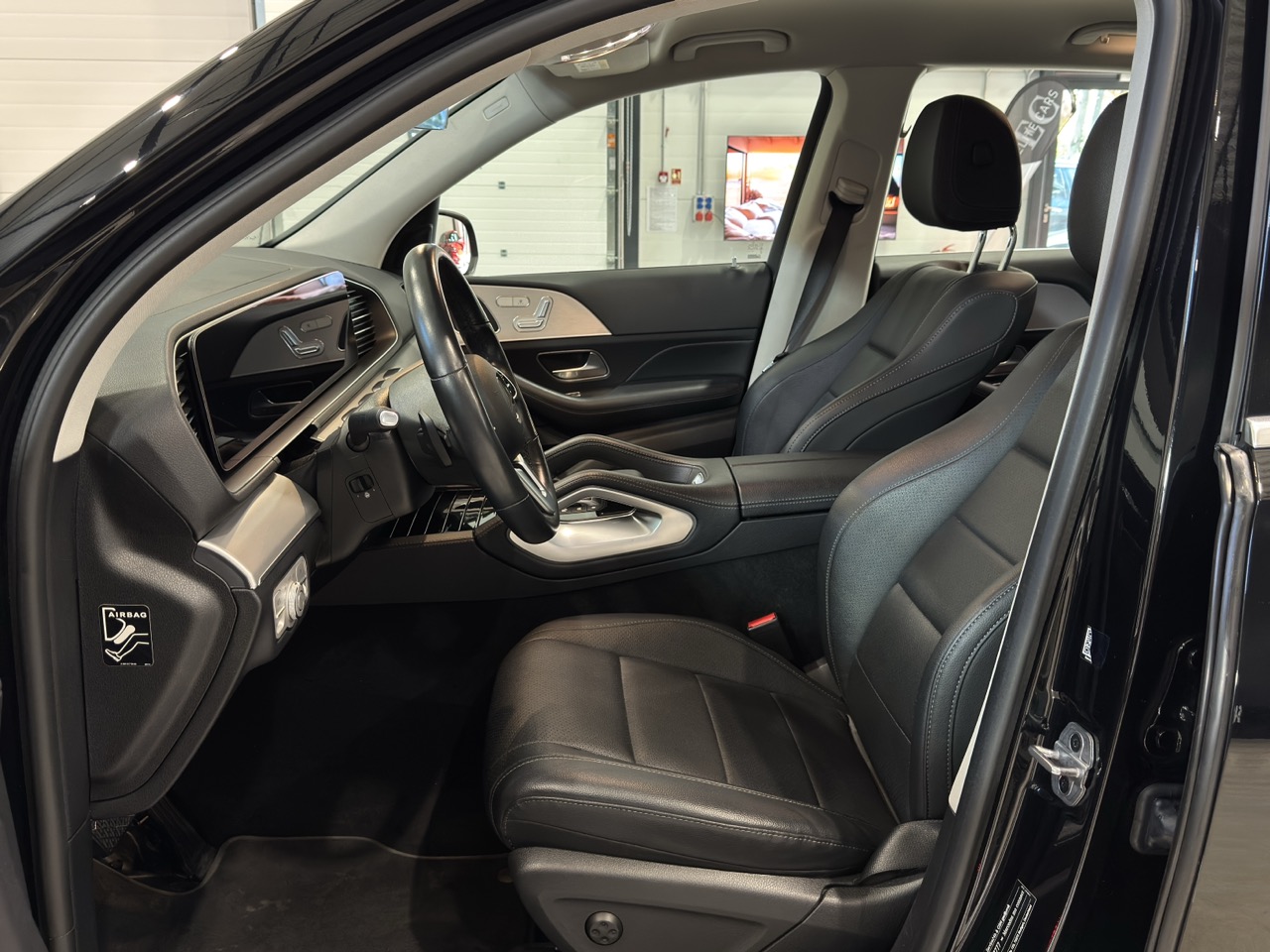 Car image 6