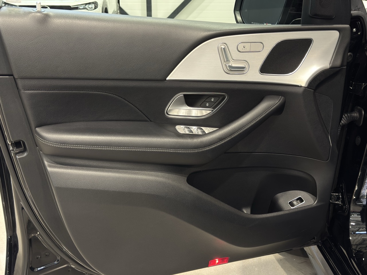 Car image 28