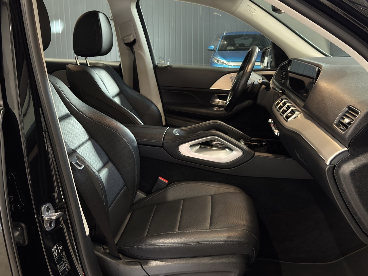 Car image 8