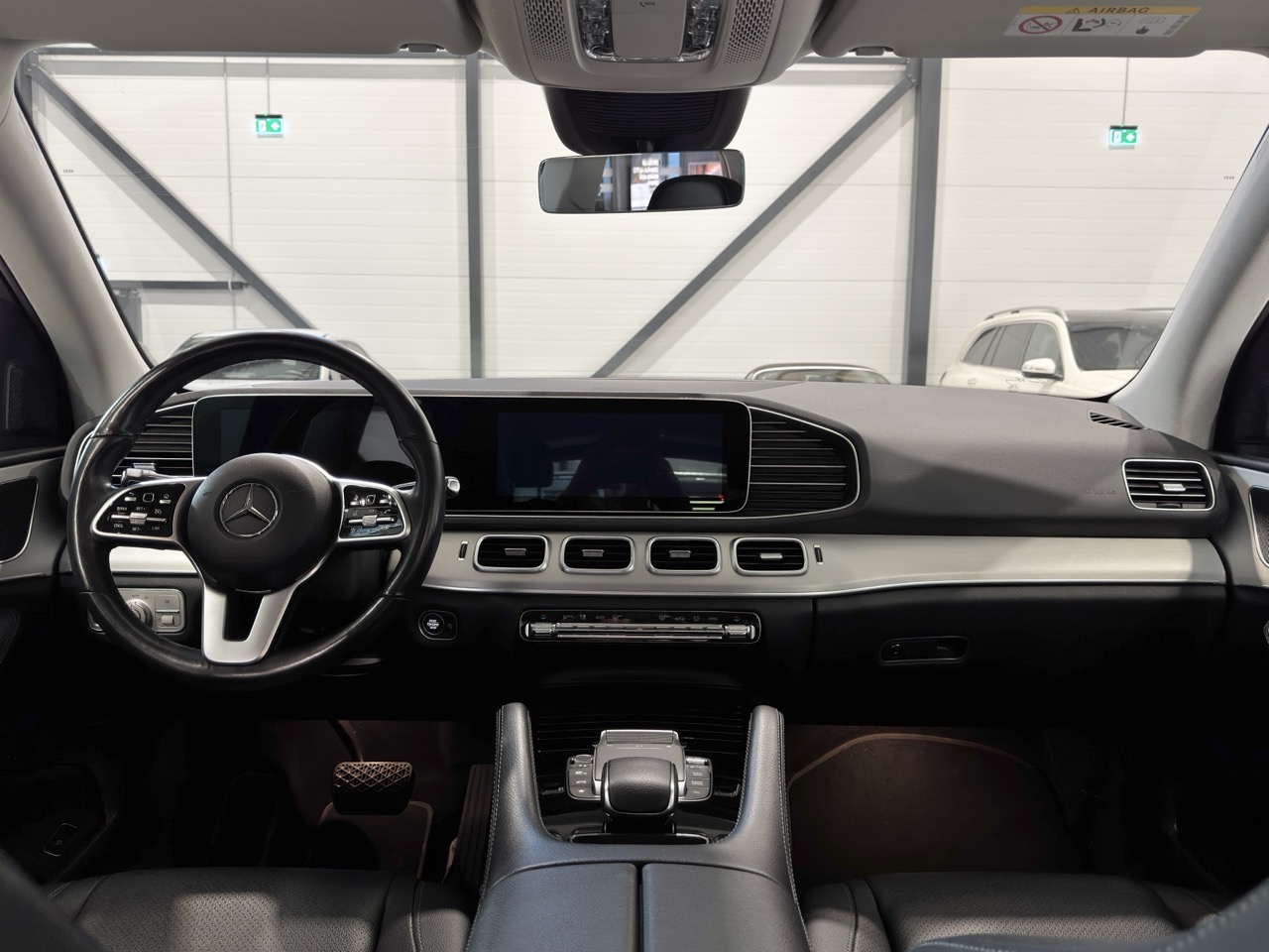 Car image 14