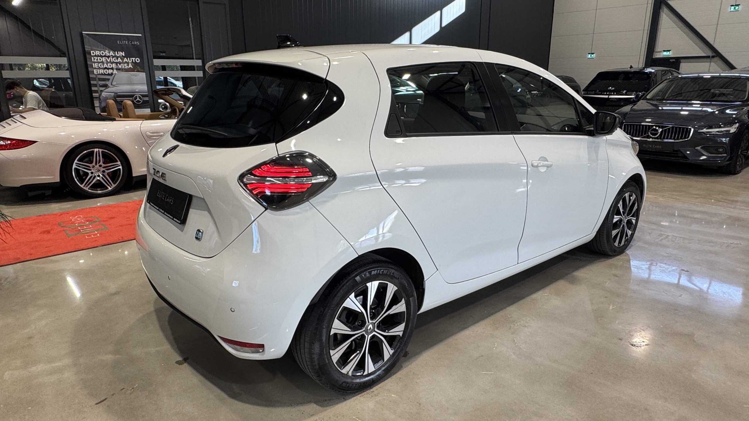 Car image 2