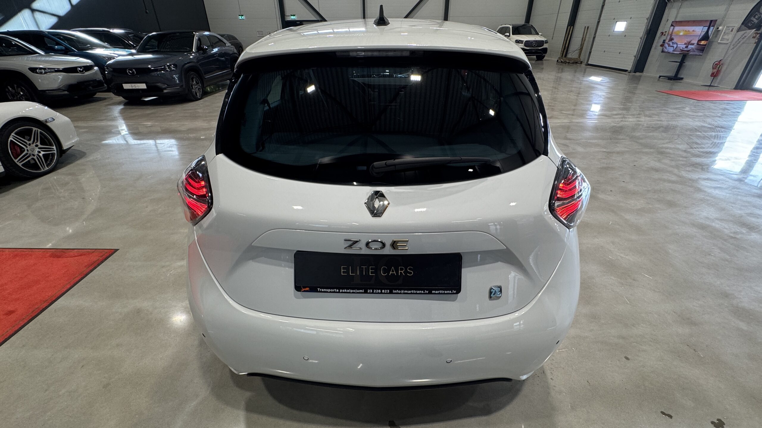 Car image 3