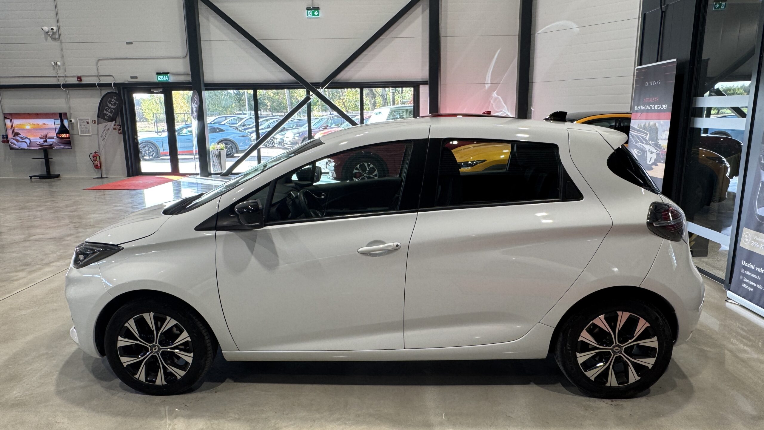 Car image 5