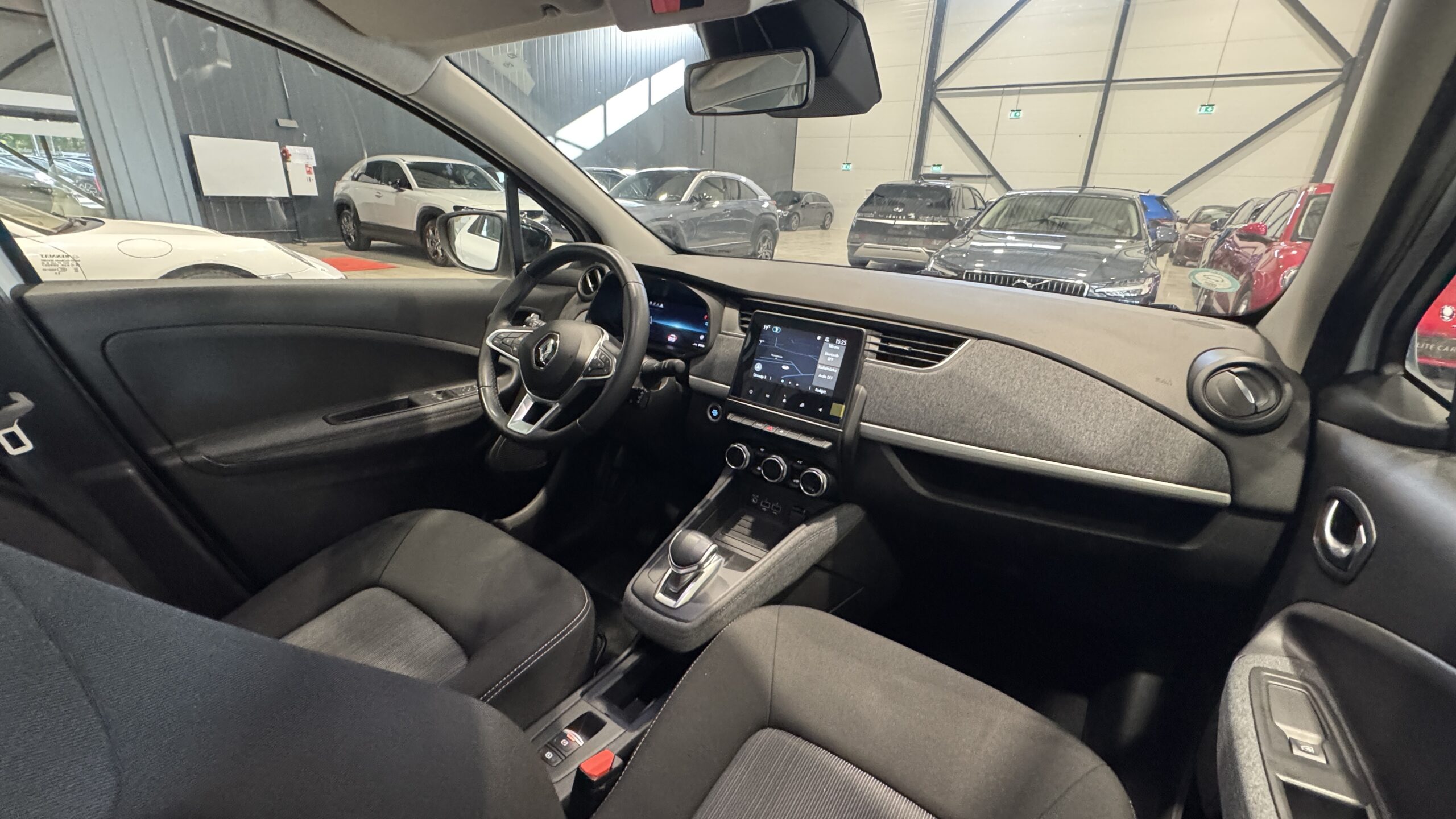 Car image 10