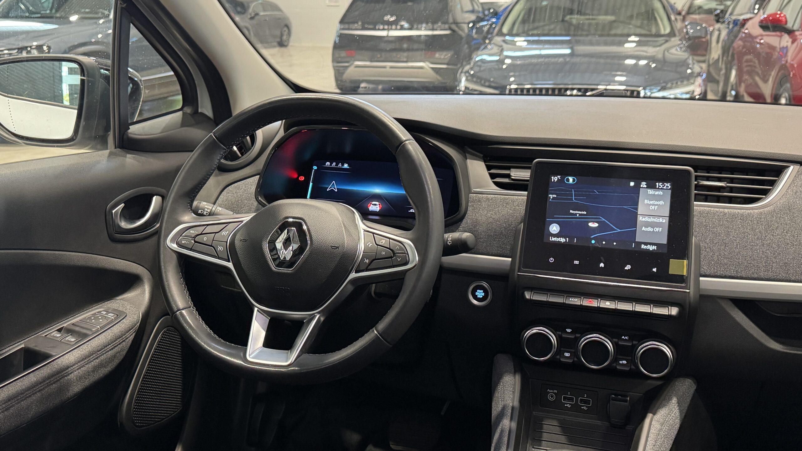 Car image 11
