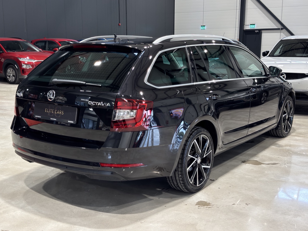 Car image 5