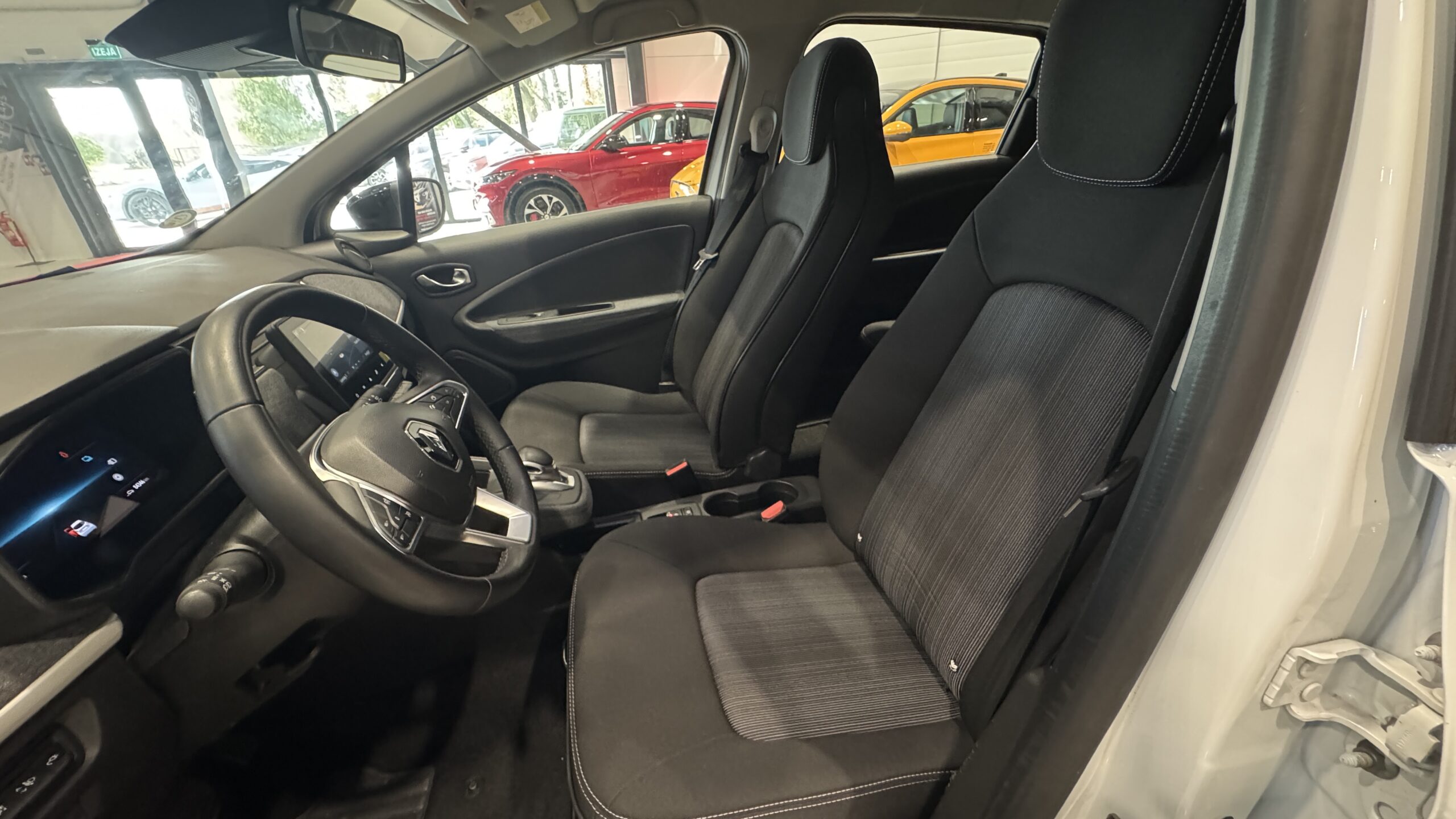 Car image 12