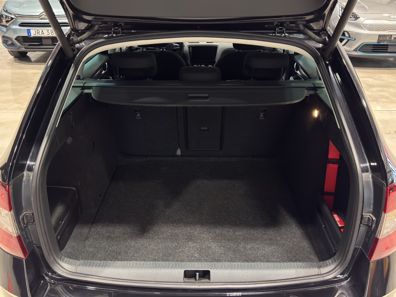 Car image 29
