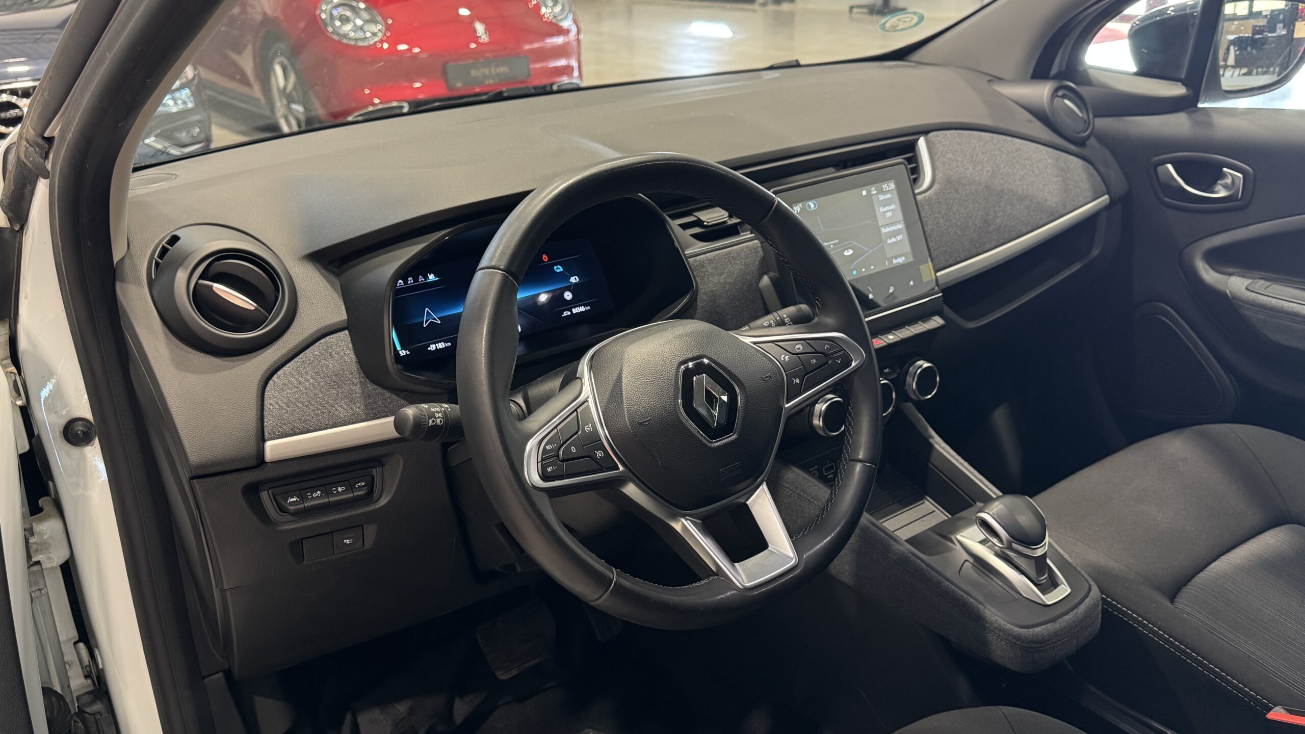 Car image 13