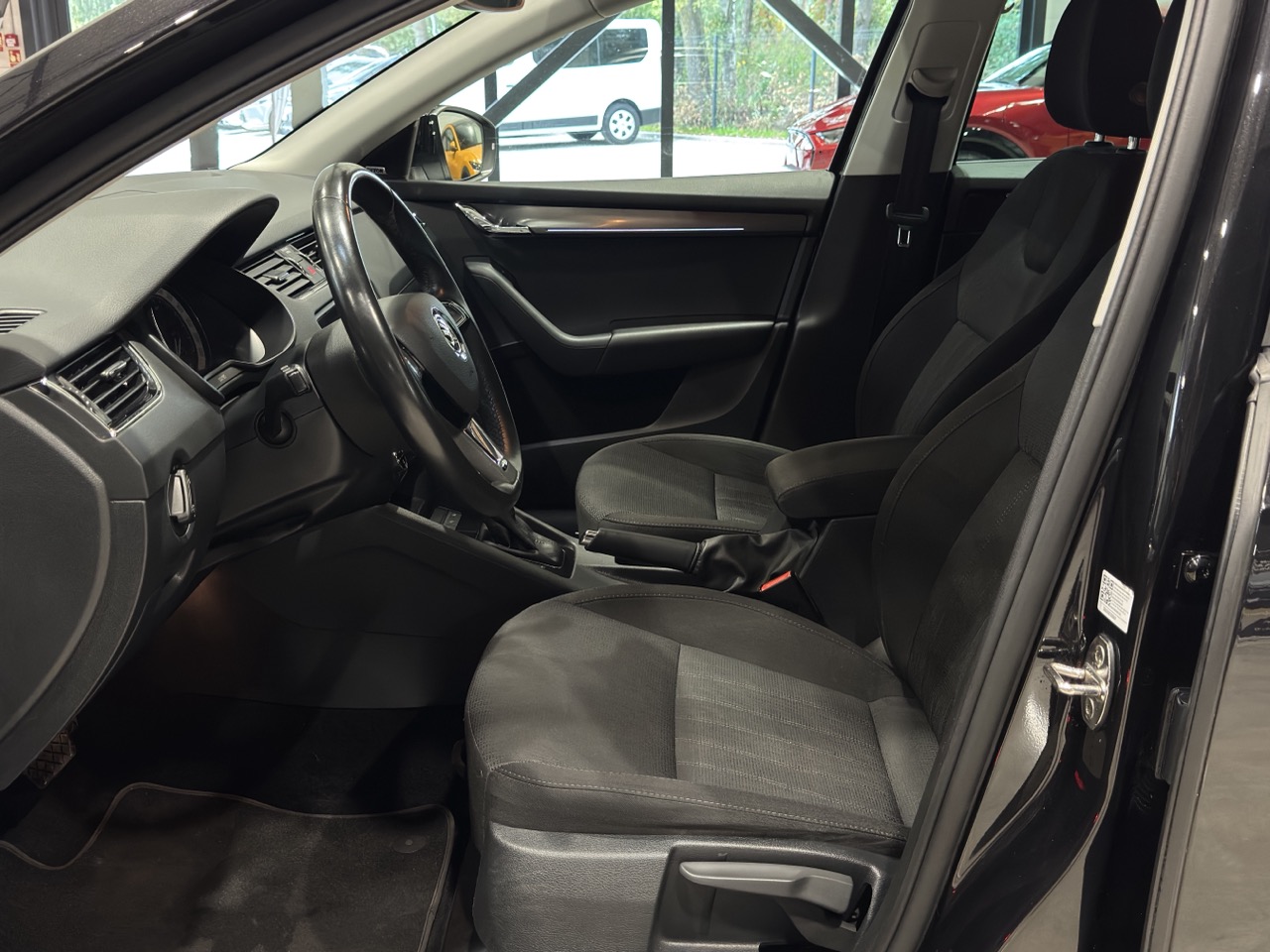 Car image 6