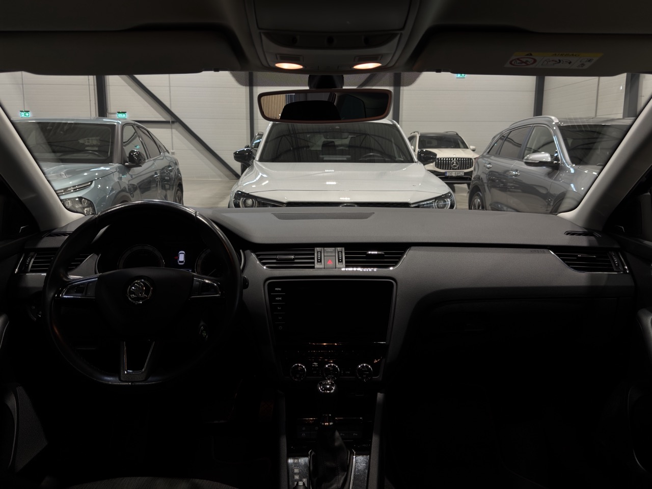 Car image 14