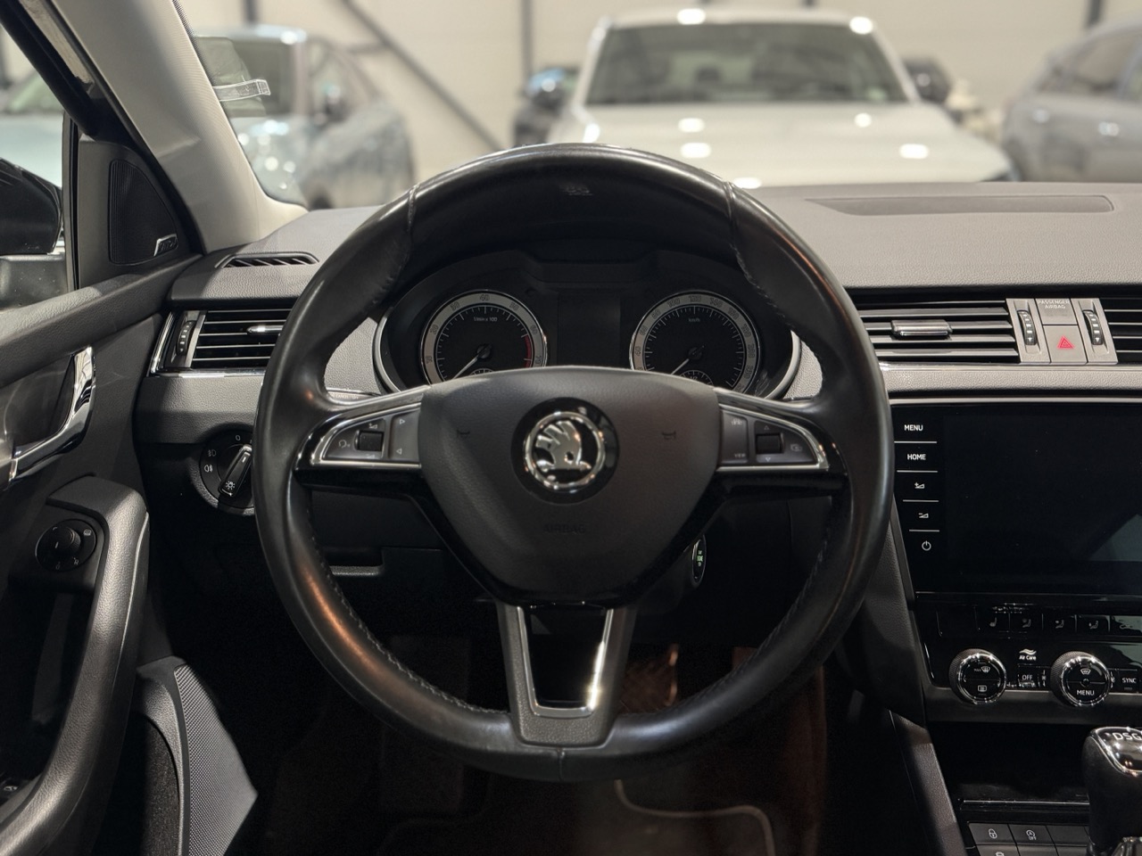 Car image 15