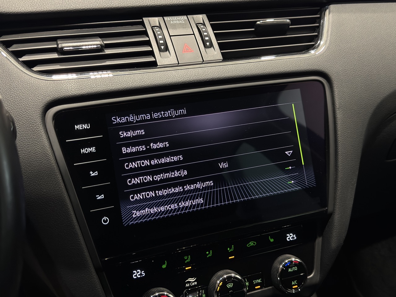 Car image 24