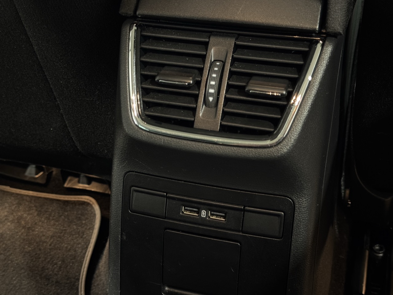 Car image 25