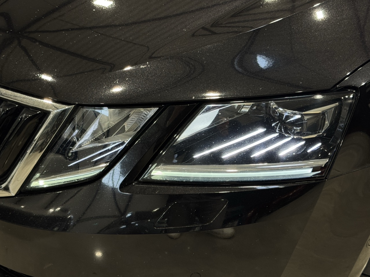 Car image 30