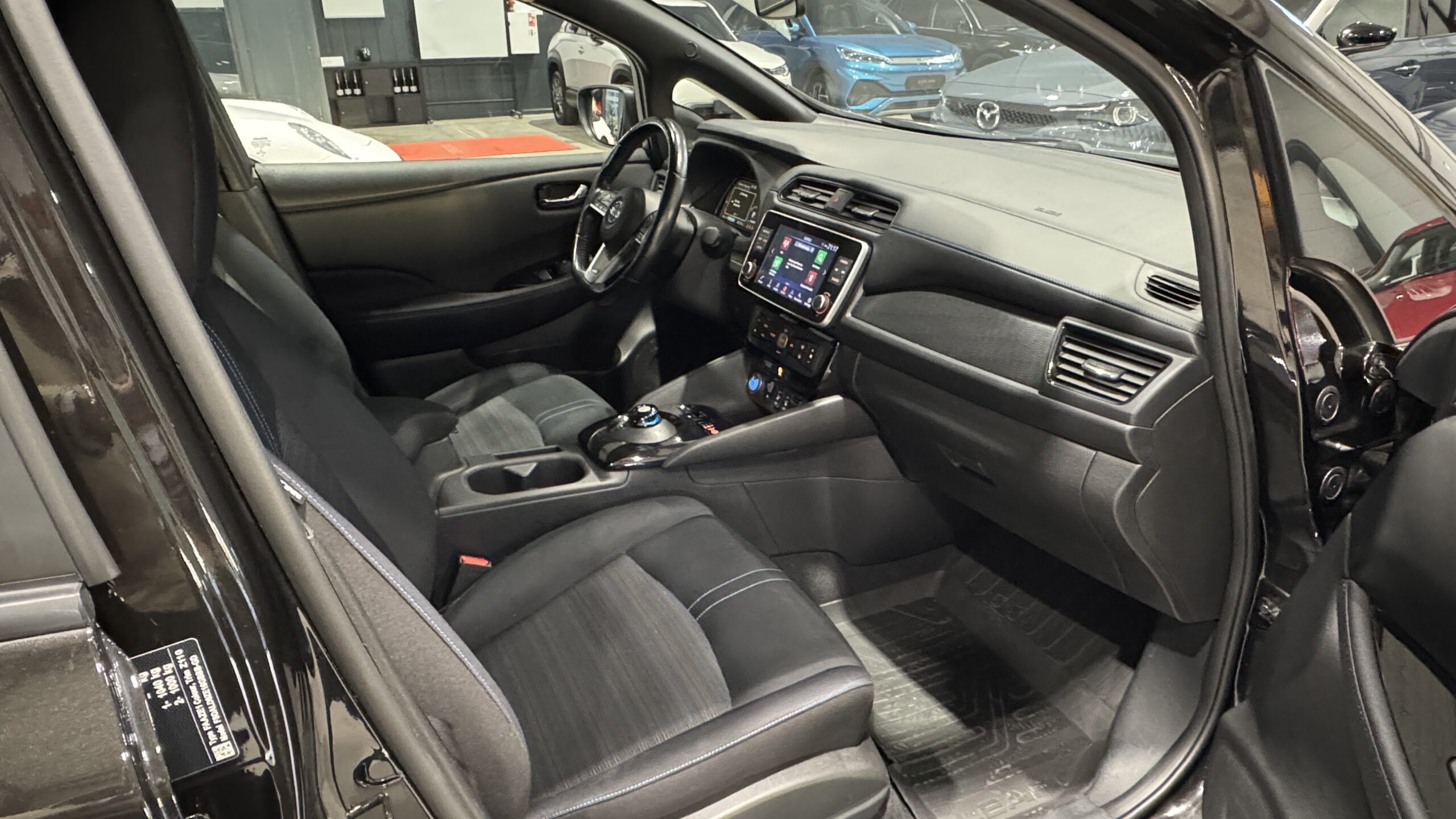 Car image 9