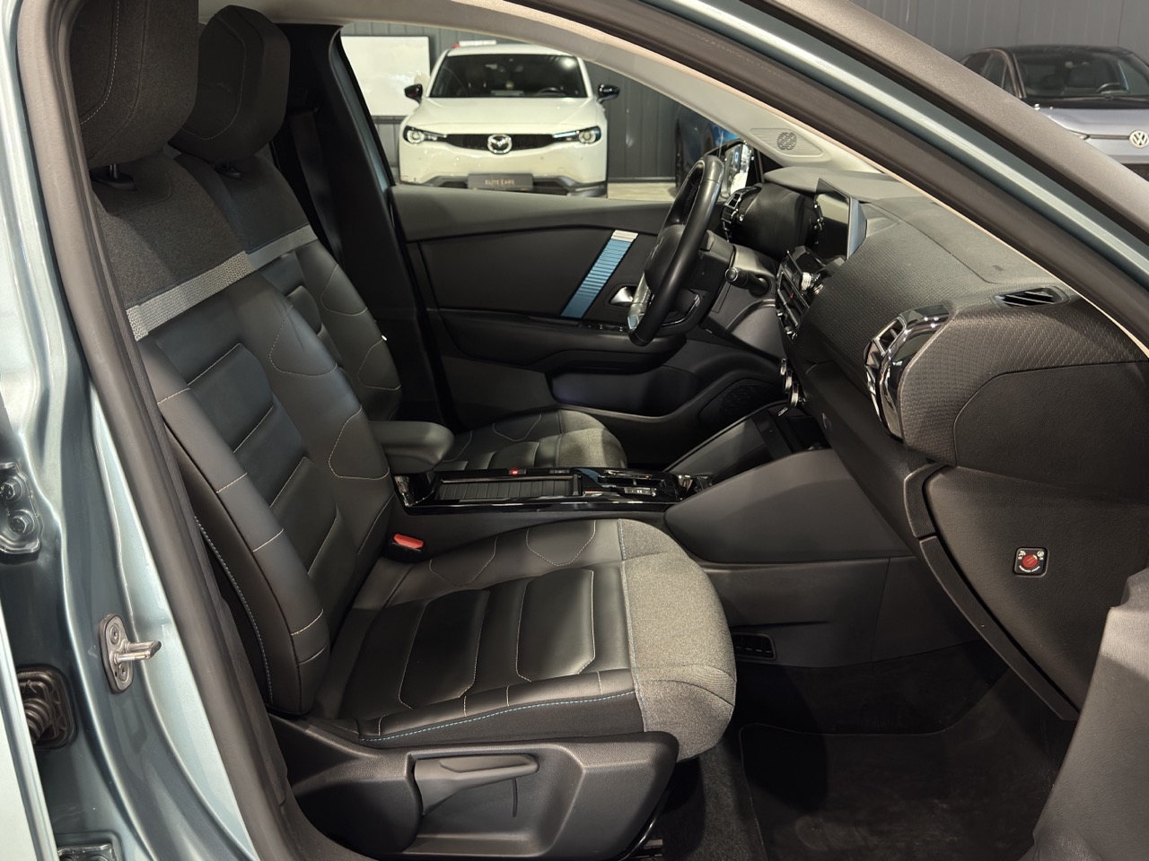Car image 10