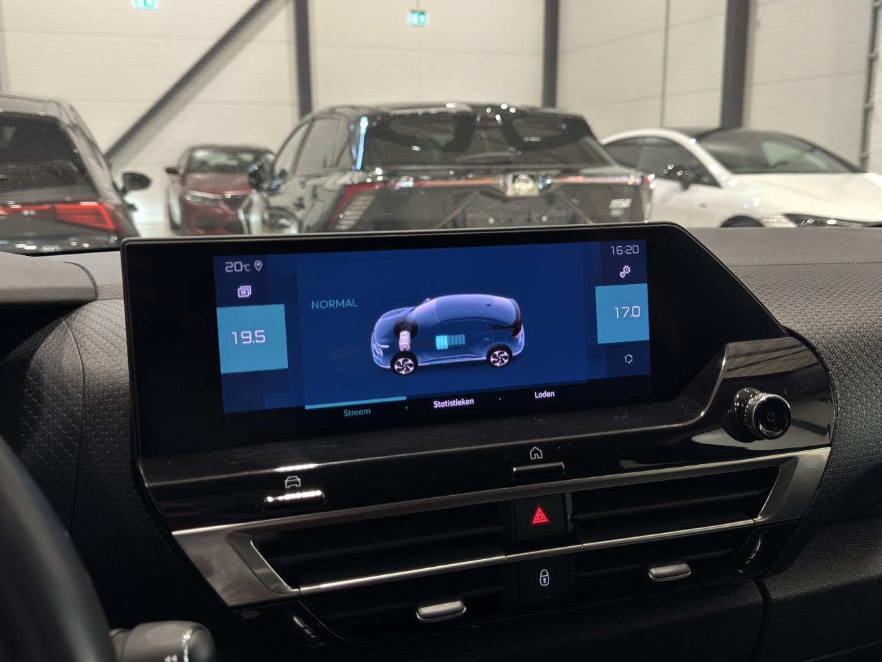 Car image 12
