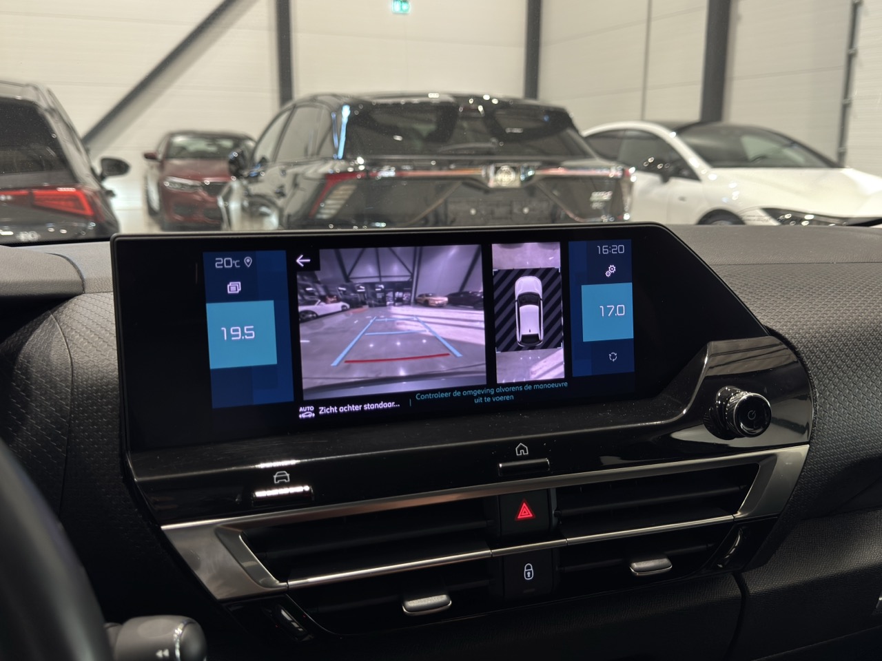 Car image 13