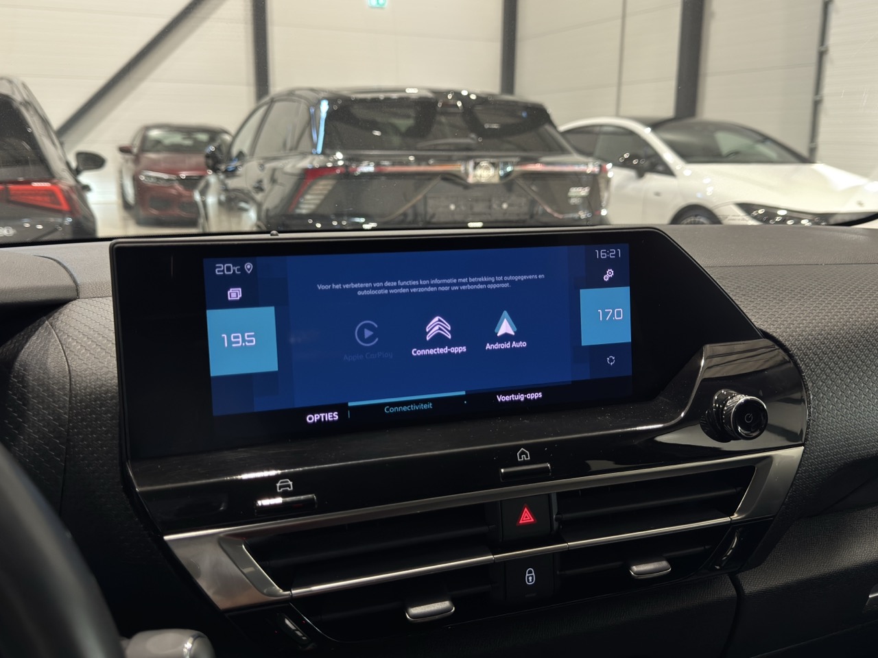 Car image 15